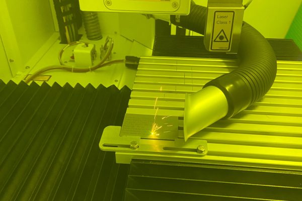 Máquina Laser em funcionamento Máquina Laser em funcionamento